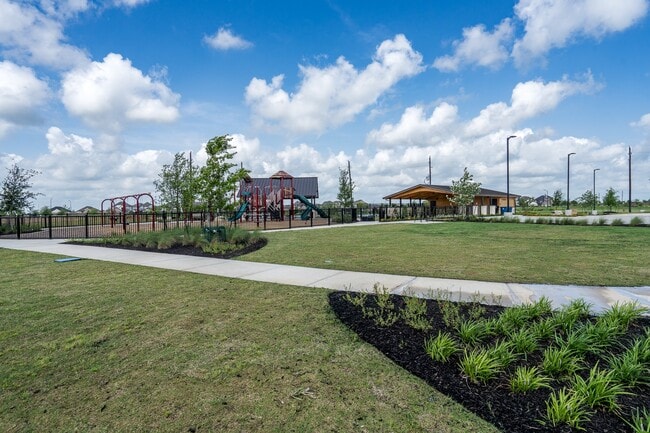Building Photo - 204 Upland Dr
