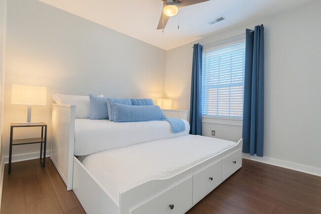 Building Photo - 445 Short Hills Dr