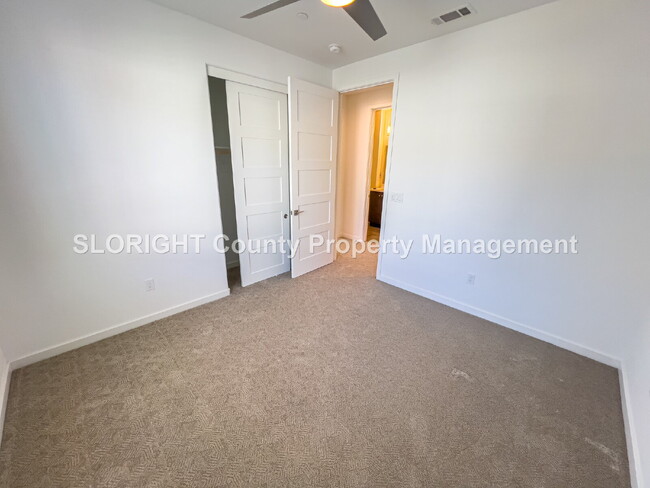 Building Photo - AVAILABLE NOW - 3 Bed/ 3 Bath Beautiful SL...