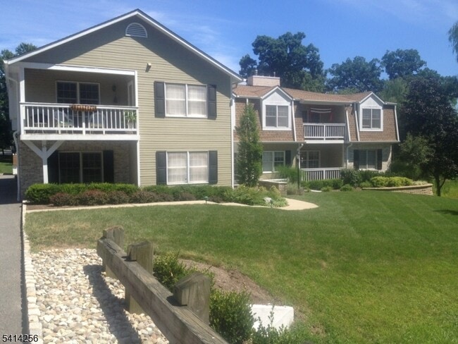 Building Photo - 25 Heritage Dr