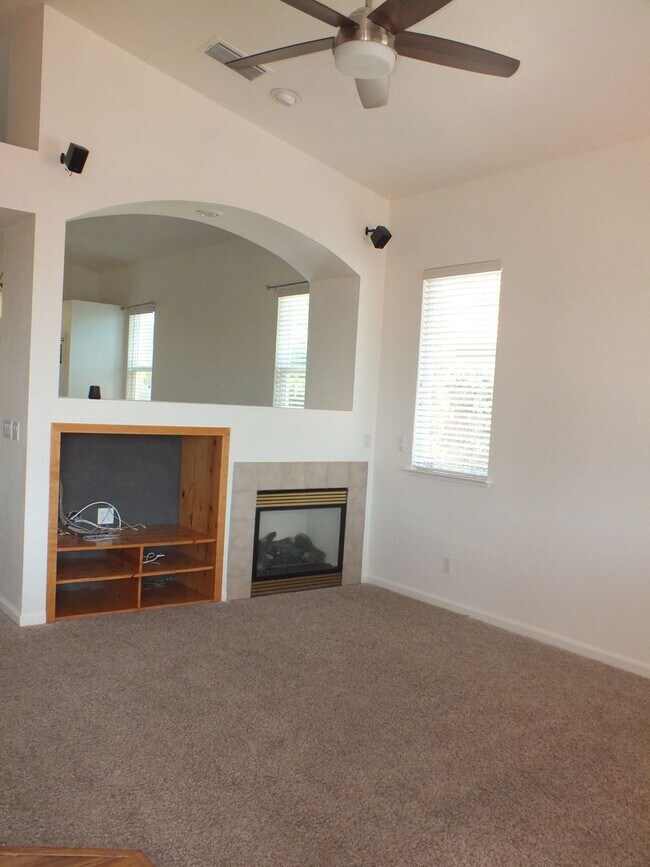 Building Photo - 3/2 Folsom Broadstone Village with outdoor...