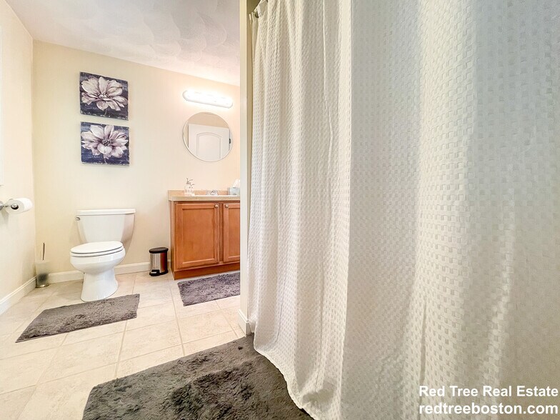 Building Photo - 496 Lebanon St