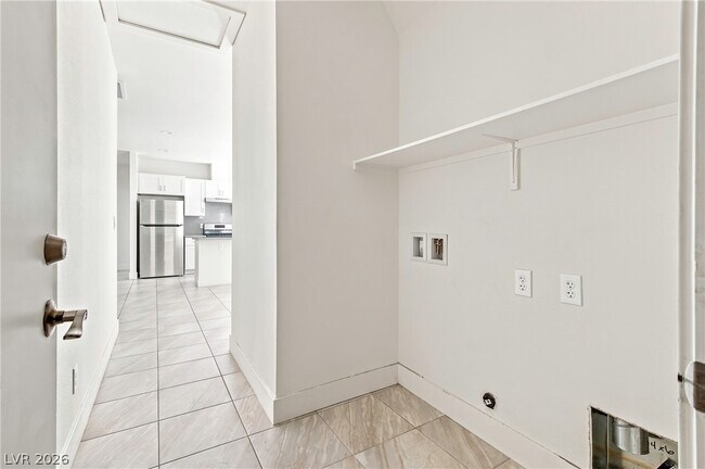 Building Photo - 4060 E Welter Ave
