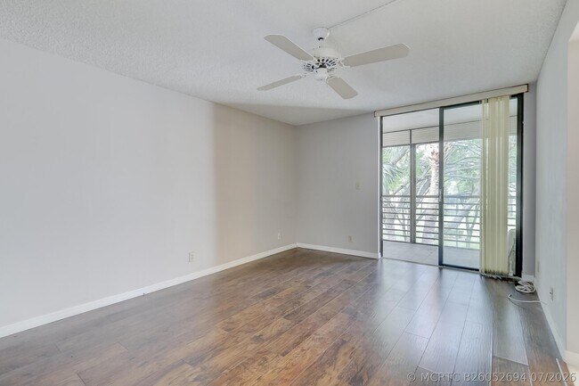 Building Photo - 6751 N University Dr