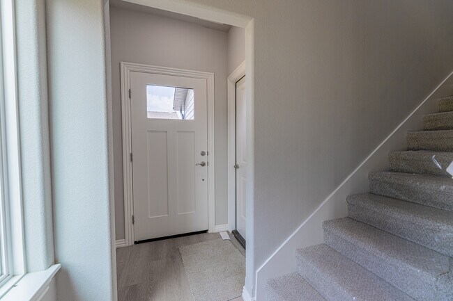 Building Photo - 1704 SW Poigai Wy