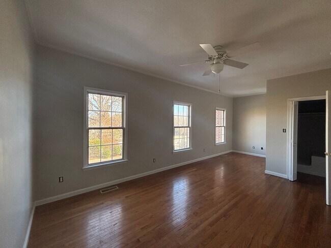 Building Photo - Stunning 4-Bedroom Condo in Johnson City