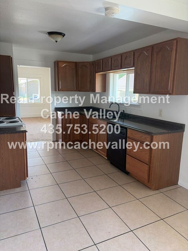 Building Photo - 245 E 300 N