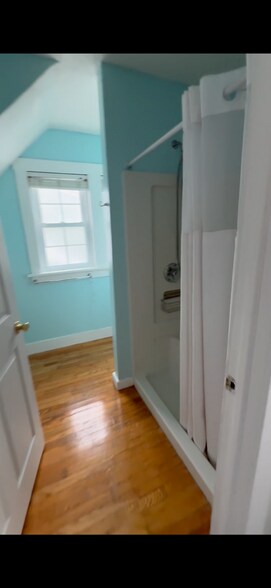 Building Photo - 4689 Center St