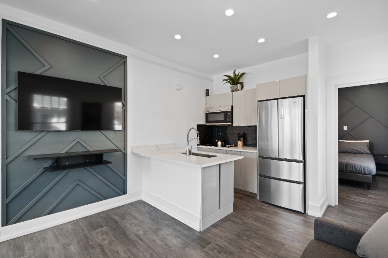 Building Photo - 2009 W Dekle Ave