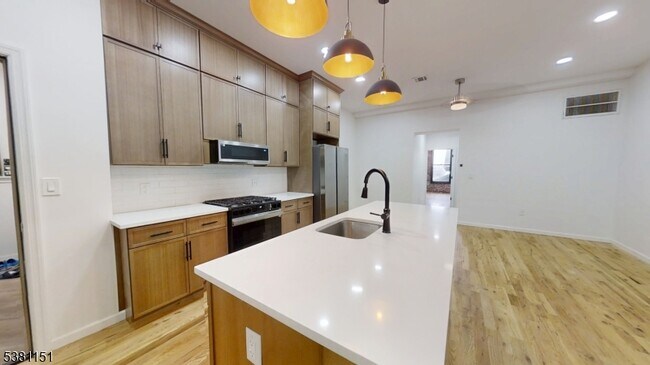 Building Photo - 155 Midland Ave