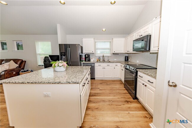 Building Photo - 303 Schuylerville Dr