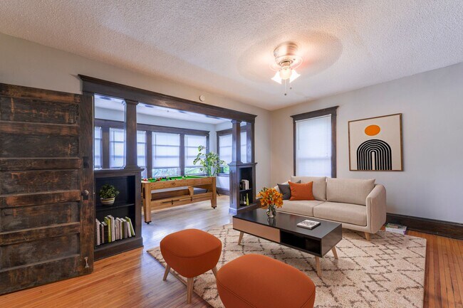 Primary Photo - 419 W Franklin Ave