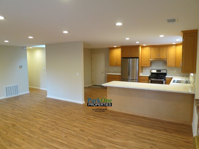 Building Photo - 5446 Louisiana Dr