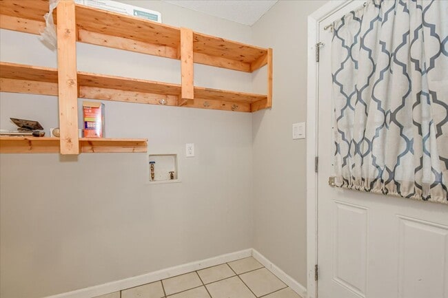 Building Photo - West Augusta Charm