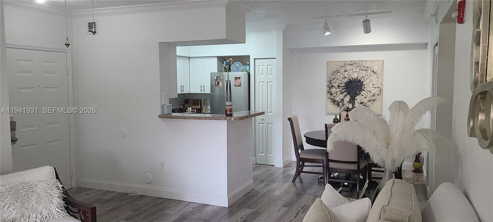 Building Photo - 220 SW 116th Ave