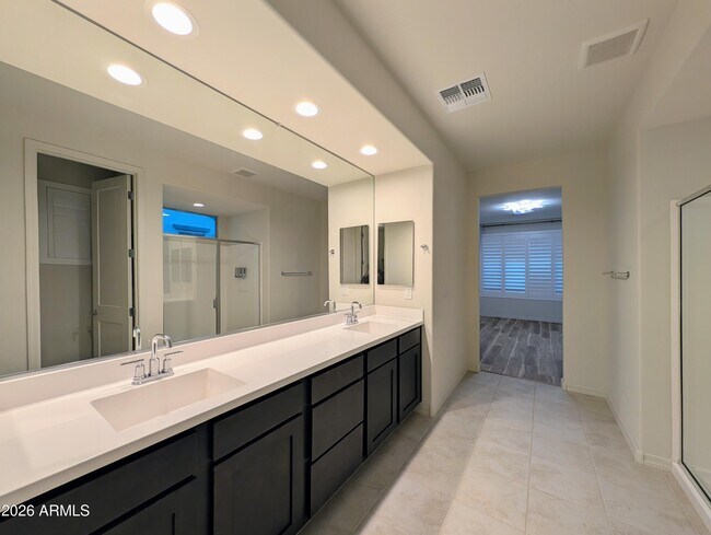 Building Photo - 5902 N 86th Dr