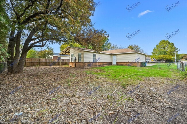 Building Photo - 14614 Seminole Dr