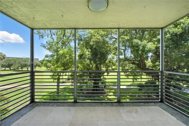 Building Photo - 3850 Oaks Clubhouse Dr