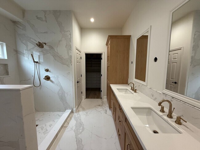 Building Photo - Stunning Silver Oak Ranch Home!