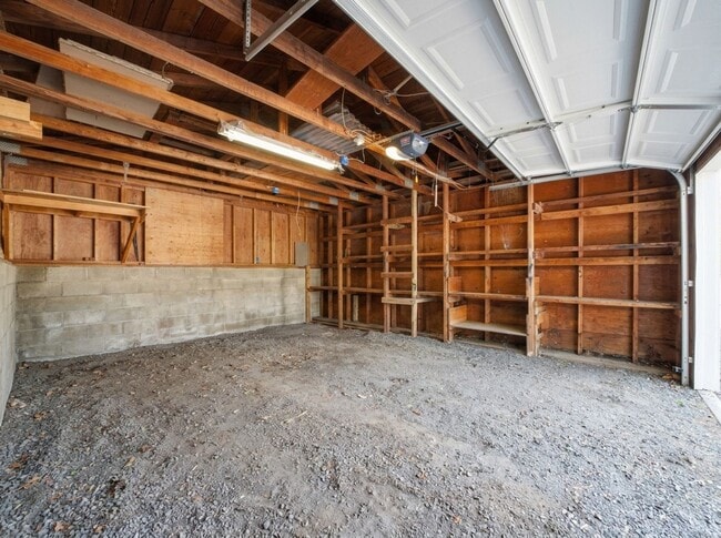 Building Photo - 206 Cherry St
