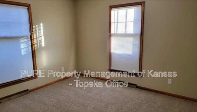 Building Photo - 2215 SE Kentucky Ave