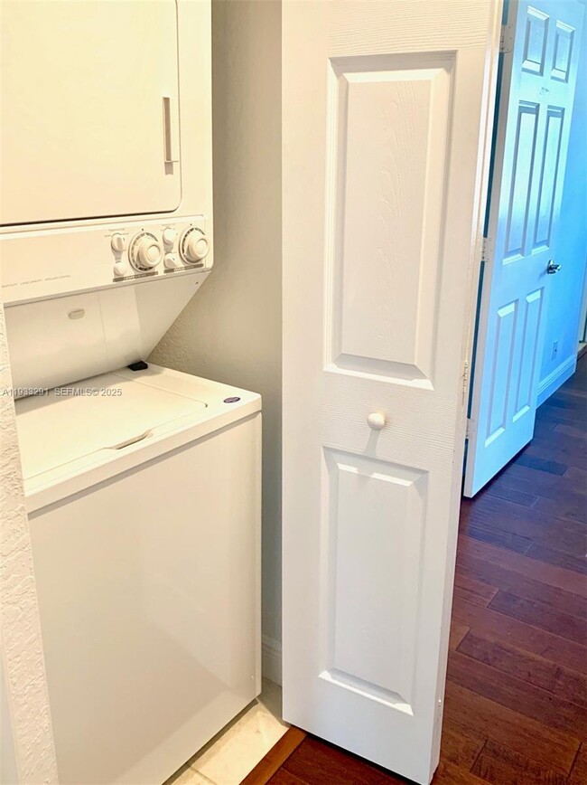 Building Photo - 218 SW 6th Pl