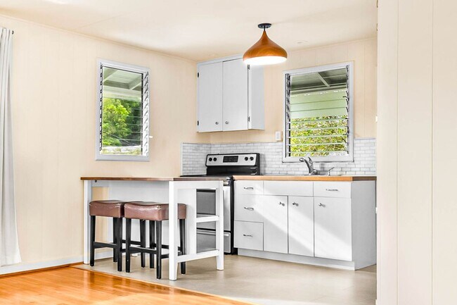 Building Photo - Charming 2/1 Cottage on a Quiet Lane in Ka...