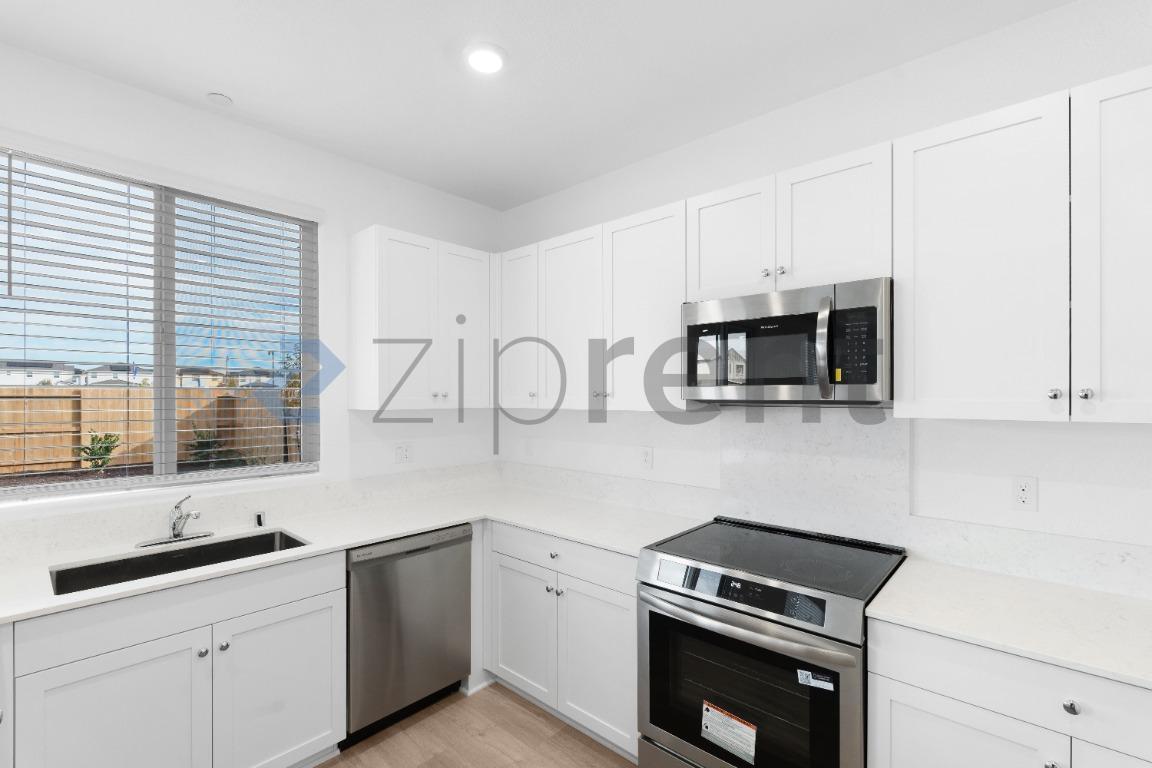 Building Photo - Unit