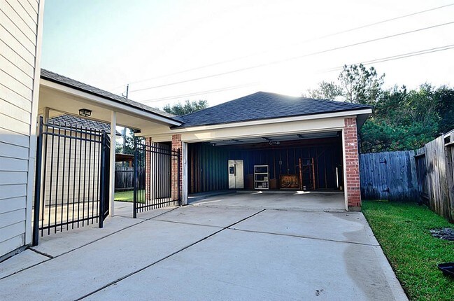 Building Photo - 20919 Field Manor Ln