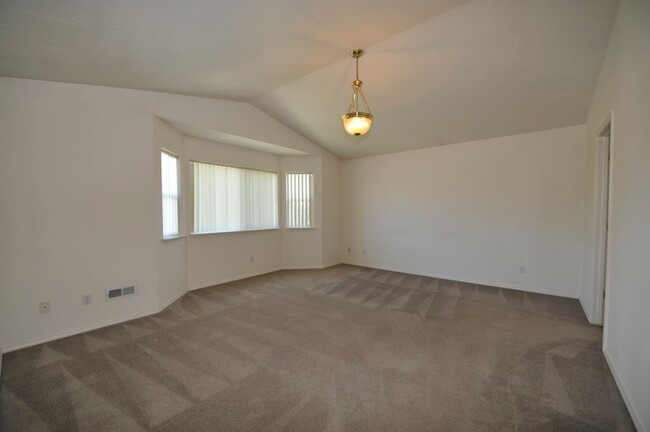 Building Photo - Broadmoore Community, 4 bed 2.5 bath