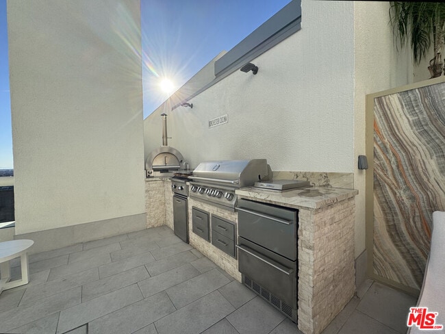 Building Photo - 10520 Wilshire Blvd