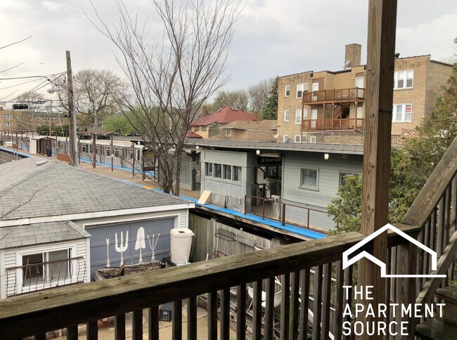 Building Photo - 4642 N Francisco Ave