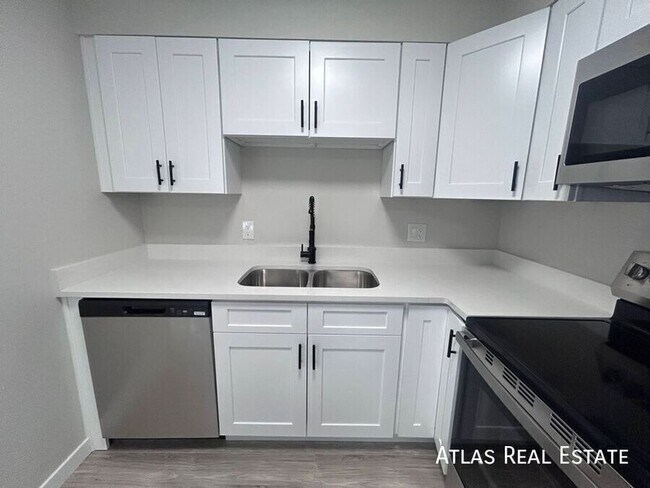 Building Photo - 551 S Fairfax St