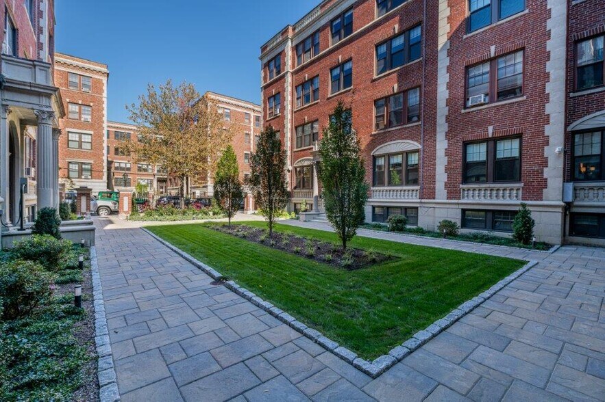 Building Photo - 19 Forest St