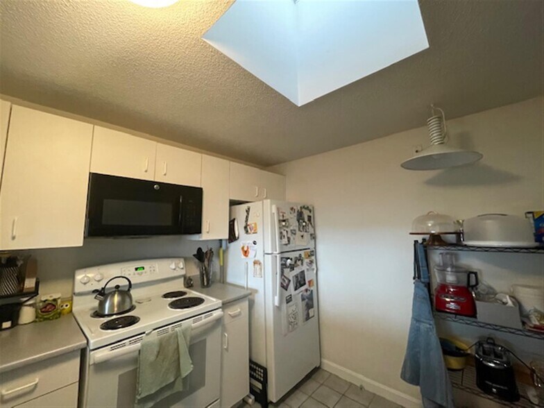 Building Photo - 155 Beacon St