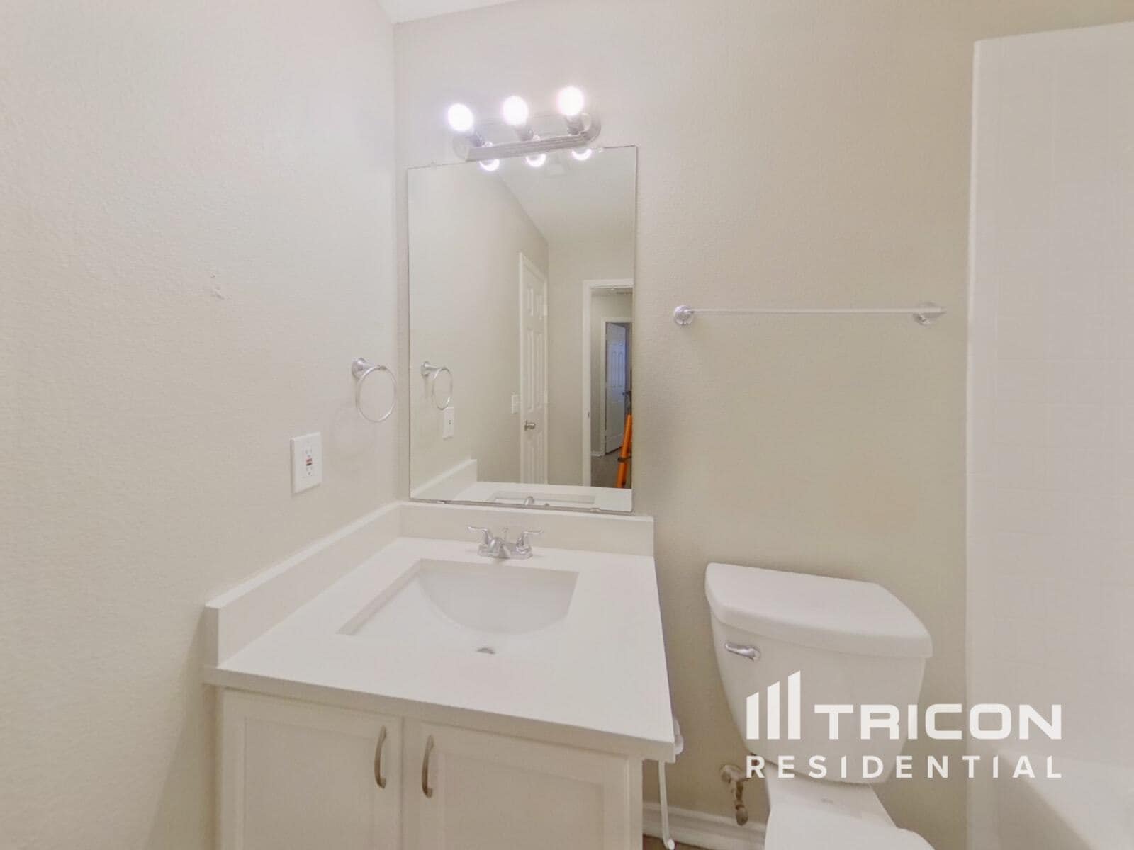 Building Photo - 1310 Cloyne Dr