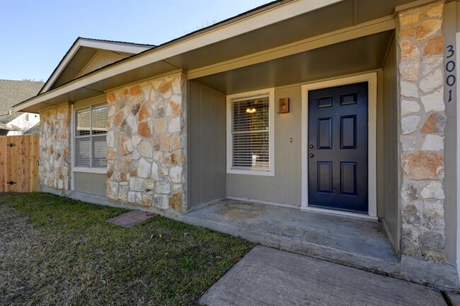 Building Photo - 3001 Leaf Ln