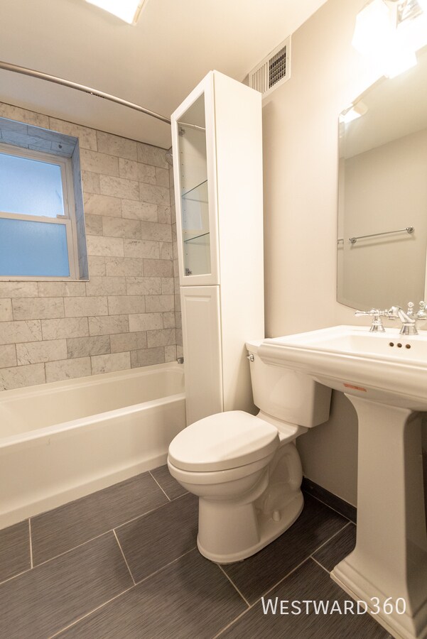 Building Photo - 1924 N Honore St