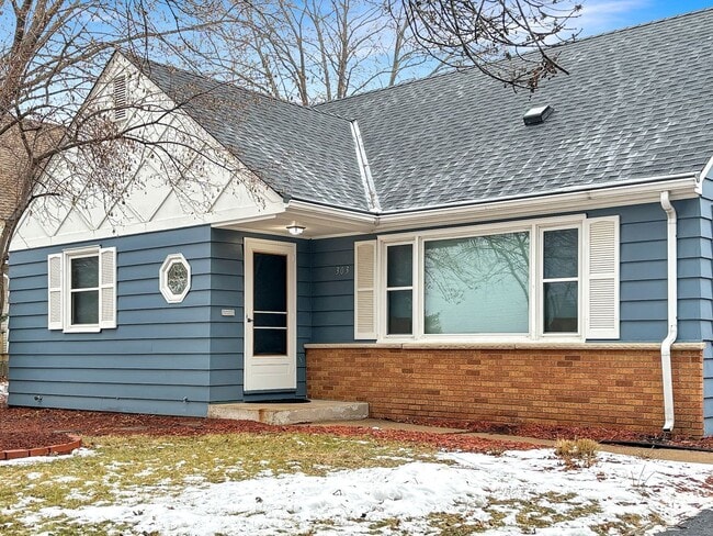 Building Photo - 303 Monroe Ave S