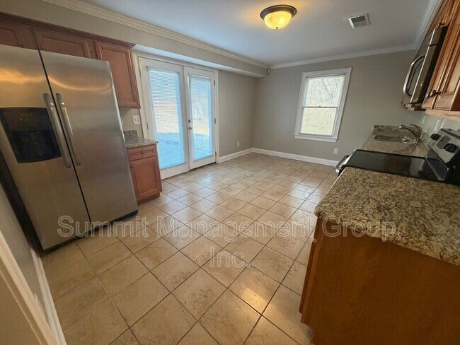 Building Photo - 2405 Twin Creek Ct SW