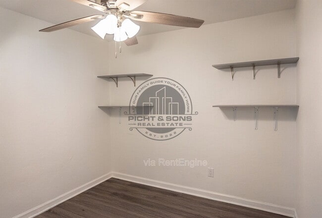 Building Photo - 3223 Albert Dr