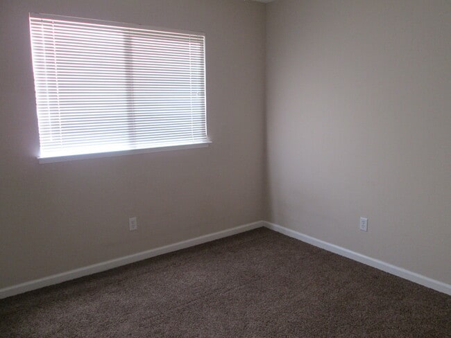 Building Photo - Cozy Living in the Heart of Brentwood