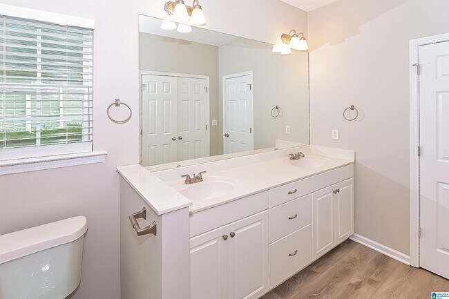 Building Photo - 2048 Fairbank Cir