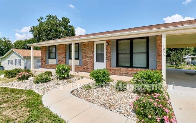 Building Photo - 1955 Bobbinray Ave