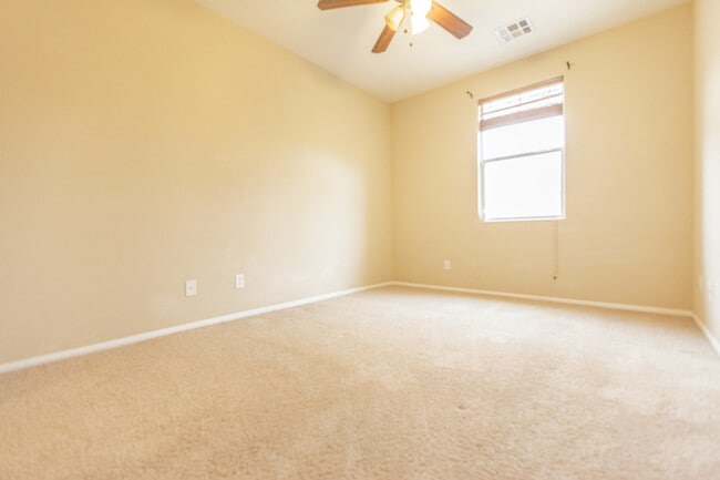 Building Photo - Beautiful Mountain's Edge Community