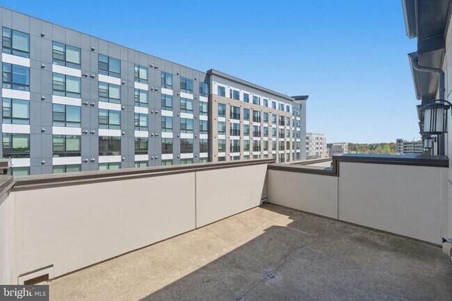 Building Photo - 16122 Columbus Ave