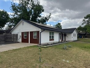 Building Photo - 5805 N Hampton Dr