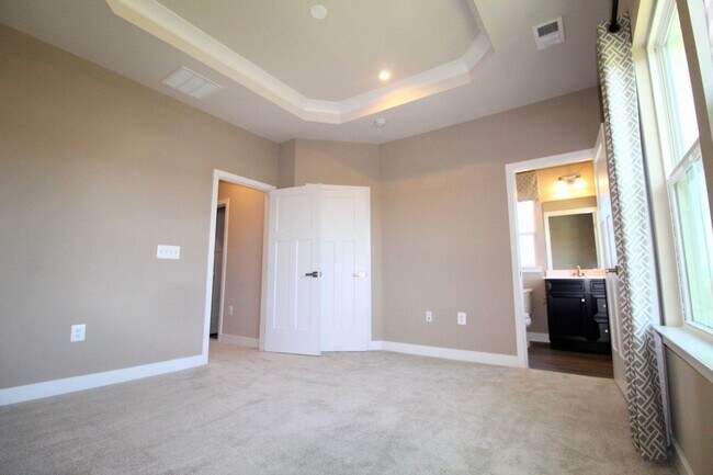 Building Photo - 4489 Drysdale St