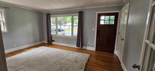Building Photo - 2229 Oriole Ave
