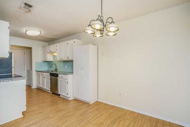 Building Photo - 3628 Hulen Park Cir